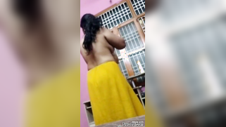 Amateur XXX model of Indian origin likes bras and she tries it on | XXX Video on AllSex.XXX