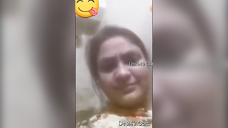Internet friend calls the Indian female who demonstrates him tits