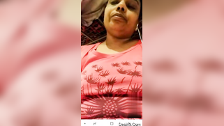 Desire to flash boobs fills the Indian woman during the video call | XXX Video on AllSex.XXX