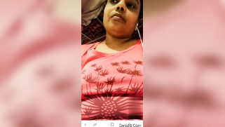 Desire to flash boobs fills the Indian woman during the video call | XXX Video on AllSex.XXX