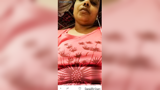 Desire to flash boobs fills the Indian woman during the video call | XXX Video on AllSex.XXX