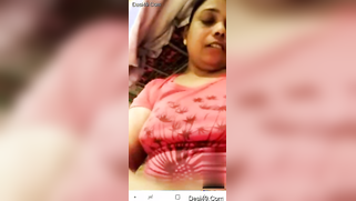Desire to flash boobs fills the Indian woman during the video call | XXX Video on AllSex.XXX
