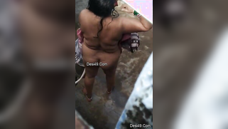 Boy films the Desi aunty taking a shower after buying a camera | XXX Video on AllSex.XXX