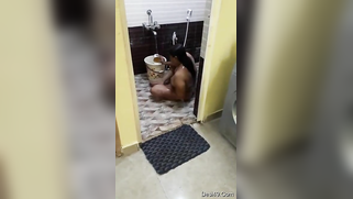 Desi aunty will see a peeper with a camera if she turns head around | XXX Video on AllSex.XXX