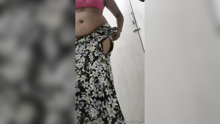 Woman wants to make the Desi hubby jealous so she undresses on camera | XXX Video on AllSex.XXX