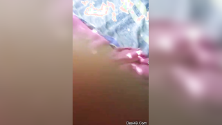 Naturalist sees Desi MILF with left breast out and focuses on it | XXX Video on AllSex.XXX