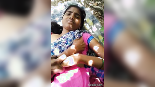 Naturalist sees Desi MILF with left breast out and focuses on it | XXX Video on AllSex.XXX