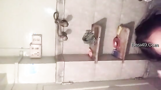 Indian woman has a talent that can be called boobs shaking