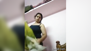 Paunchy Indian girl is used to dressing in front of the camera | XXX Video on AllSex.XXX