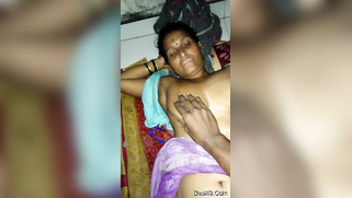 Cameraman films the Indian aunty and doesn't think it's a shame | XXX Video on AllSex.XXX