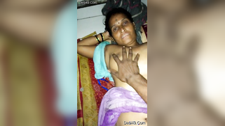 Cameraman films the Indian aunty and doesn't think it's a shame | XXX Video on AllSex.XXX