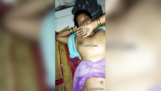 Cameraman films the Indian aunty and doesn't think it's a shame | XXX Video on AllSex.XXX
