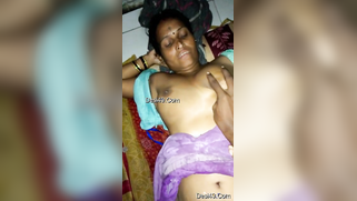 Cameraman films the Indian aunty and doesn't think it's a shame | XXX Video on AllSex.XXX