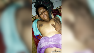 Cameraman films the Indian aunty and doesn't think it's a shame | XXX Video on AllSex.XXX