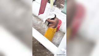 MILF dries hair and body outdoors being filmed by an Indian perv | XXX Video on AllSex.XXX