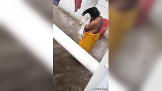 MILF dries hair and body outdoors being filmed by an Indian perv | XXX Video on AllSex.XXX