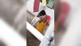 MILF dries hair and body outdoors being filmed by an Indian perv | XXX Video on AllSex.XXX