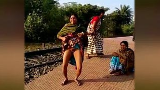 Milf aunty stripping and show pussy in the middle of the railway station | XXX Video on AllSex.XXX