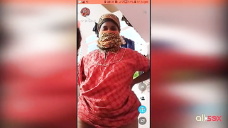 Long-haired Desi aunty displays her nude body on XXX cam