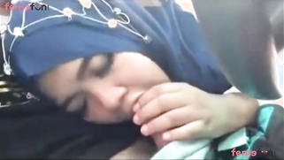 Arab cute girl in hijab blowjob to her cousin brother | XXX Video on AllSex.XXX