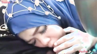 Arab cute girl in hijab blowjob to her cousin brother | XXX Video on AllSex.XXX