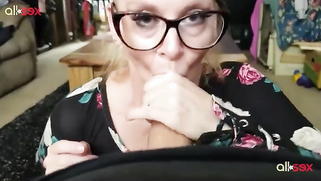 Cocksucker 55 yo mom sucking her son’s big cock and speaks on phone | XXX Video on AllSex.XXX