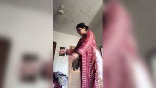 Desi aunty self-recorded nude XXX video at home