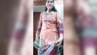 Stunning Desi teen nude MMS striptease selfie XXX video | XXX Video on AllSex.XXX