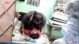 Desi aunty in XXX sex relationship with her depraved neighbor