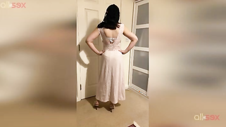 Mysterious Desi camgirl in black hijab slowly undresses in the room | XXX Video on AllSex.XXX