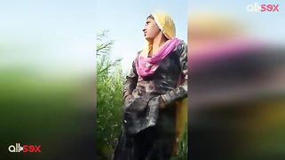 Flawless Indian chick decides to piss in the middle of the field