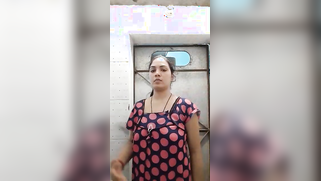 Sexy Desi college girl topless selfie XXX video