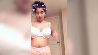 Sweet Indian chick poses topless showing off her huge XXX breasts | XXX Video on AllSex.XXX