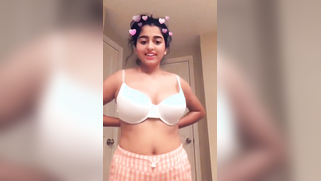 Sweet Indian chick poses topless showing off her huge XXX breasts | XXX Video on AllSex.XXX
