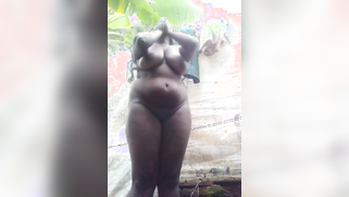 Curvy Indian babe poses naked teasing with her huge XXX breasts | XXX Video on AllSex.XXX