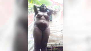 Curvy Indian babe poses naked teasing with her huge XXX breasts | XXX Video on AllSex.XXX