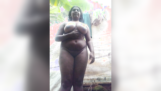 Curvy Indian babe poses naked teasing with her huge XXX breasts | XXX Video on AllSex.XXX