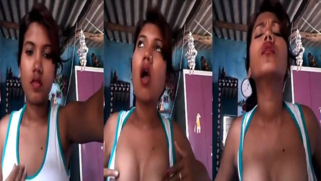 Dirty-minded Indian XXX model teases all guys with her cute tits