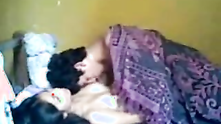 Amateur Desi boy licks GF's XXX pussy and nails her in missionary