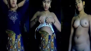 Modest Dehati gal takes off sari to show body with perky XXX boobs | XXX Video on AllSex.XXX