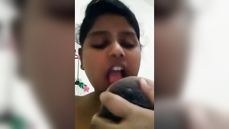 Chubby Indian girl worships juicy XXX melons and shows her big nipples | XXX Video on AllSex.XXX