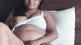 Indian wants to be model so she asks lover to hook up on the camera | XXX Video on AllSex.XXX