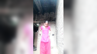 There's place for girl to pull pink dress high up in Indian sex video | XXX Video on AllSex.XXX