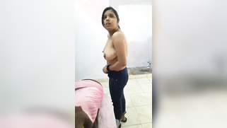 Shameless Desi chick with naked boobies in the amateur homemade video | XXX Video on AllSex.XXX