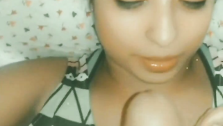 Indian MILF wants sex and takes cock in mouth working her full lips