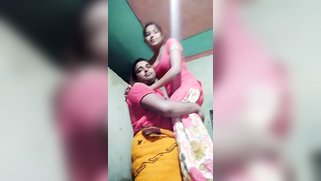 Woman allows horny friend to touch private areas before Indian sex