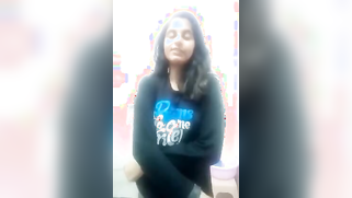 Indian minx gets naked and spreads legs to stretch pussy with fingers | XXX Video on AllSex.XXX