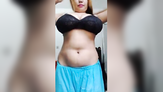 Sexy Indian slut goes kinky and tempts viewers with massive knockers | XXX Video on AllSex.XXX