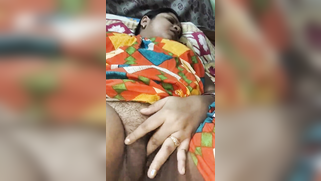 Brunette Desi wife in colorful sari quickly rubs clitoris with finger | XXX Video on AllSex.XXX