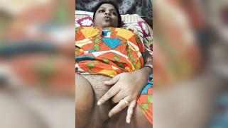 Brunette Desi wife in colorful sari quickly rubs clitoris with finger | XXX Video on AllSex.XXX